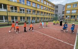 foto 4 o 250x160 - 14.6. Sportovní odpoledne na dvoře