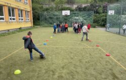 foto 5 s 250x160 - 17.5. Sportování na dvoře
