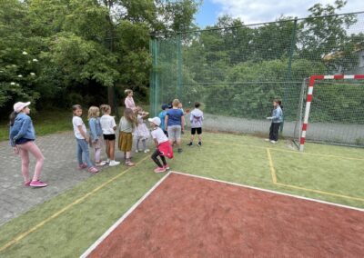 foto 5 o 400x284 - 14.6. Sportovní odpoledne na dvoře