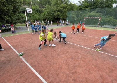foto 8 o 400x284 - 14.6. Sportovní odpoledne na dvoře