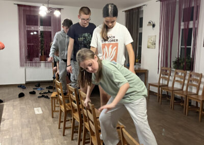 20241021 170344345 ios 400x284 - Adaptační kurzy šestých tříd 2024 (přidány fotografie)