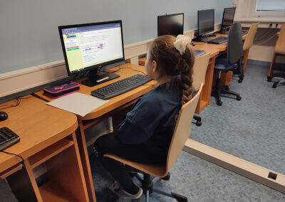 img 20241111 100609 400x284 - Bobřík informatiky poprvé na škole
