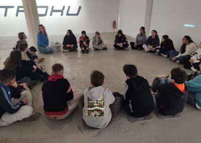img 20250318 090721 400x284 - Na výtvarném workshopu v Pragovka Gallery
