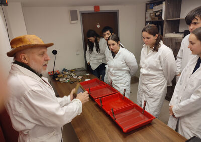 img 20251113 104122 400x284 - V&yacute;tvarn&eacute; workshopy 2026 v 8. tř&iacute;d&aacute;ch