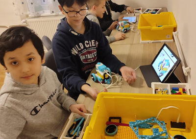 img 20260203 084610 400x284 - &Uacute;norov&eacute; robotick&eacute; workshopy 6. tř&iacute;d &ndash; cesta na Mars