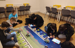 img 20260203 090650 250x160 - Únorové robotické workshopy 6. tříd – cesta na Mars