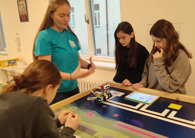 img 20260203 091241 400x284 - &Uacute;norov&eacute; robotick&eacute; workshopy 6. tř&iacute;d &ndash; cesta na Mars