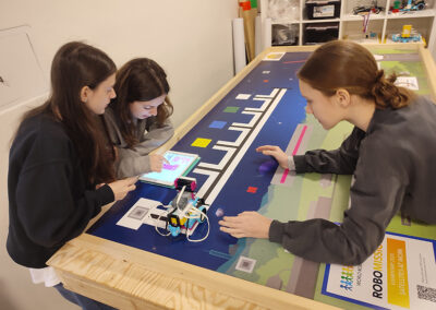 img 20260203 091519 400x284 - &Uacute;norov&eacute; robotick&eacute; workshopy 6. tř&iacute;d &ndash; cesta na Mars