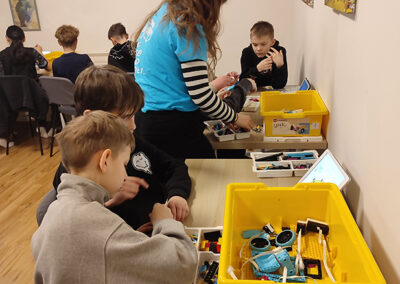 img 20260203 101628 400x284 - &Uacute;norov&eacute; robotick&eacute; workshopy 6. tř&iacute;d &ndash; cesta na Mars