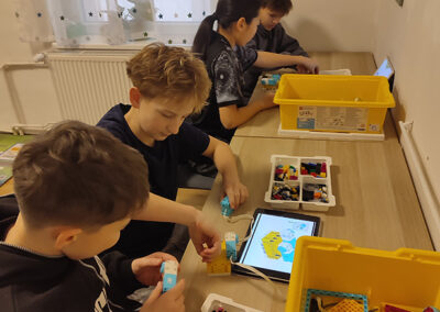 img 20260203 101715 400x284 - &Uacute;norov&eacute; robotick&eacute; workshopy 6. tř&iacute;d &ndash; cesta na Mars