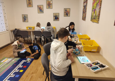 img 20260203 122610 400x284 - &Uacute;norov&eacute; robotick&eacute; workshopy 6. tř&iacute;d &ndash; cesta na Mars